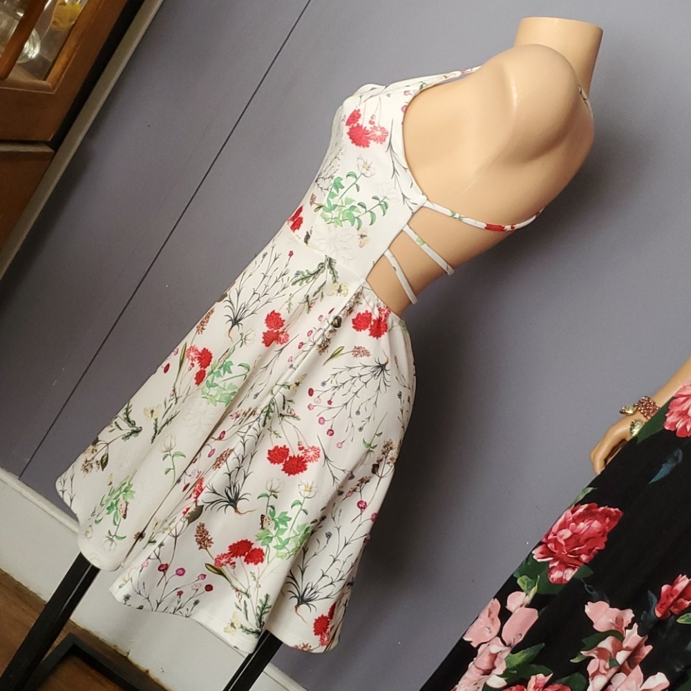 CLEARANCE FINAL PRICE Floral Open Back Dress CHECK OUT THE BACK!! - Picture 11 of 11